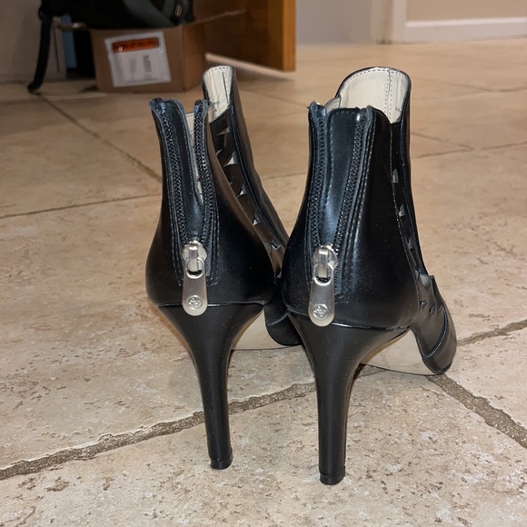 Heels - Picture 3 of 5